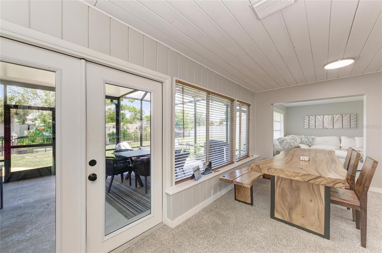 302 DONA DR — photo 31
