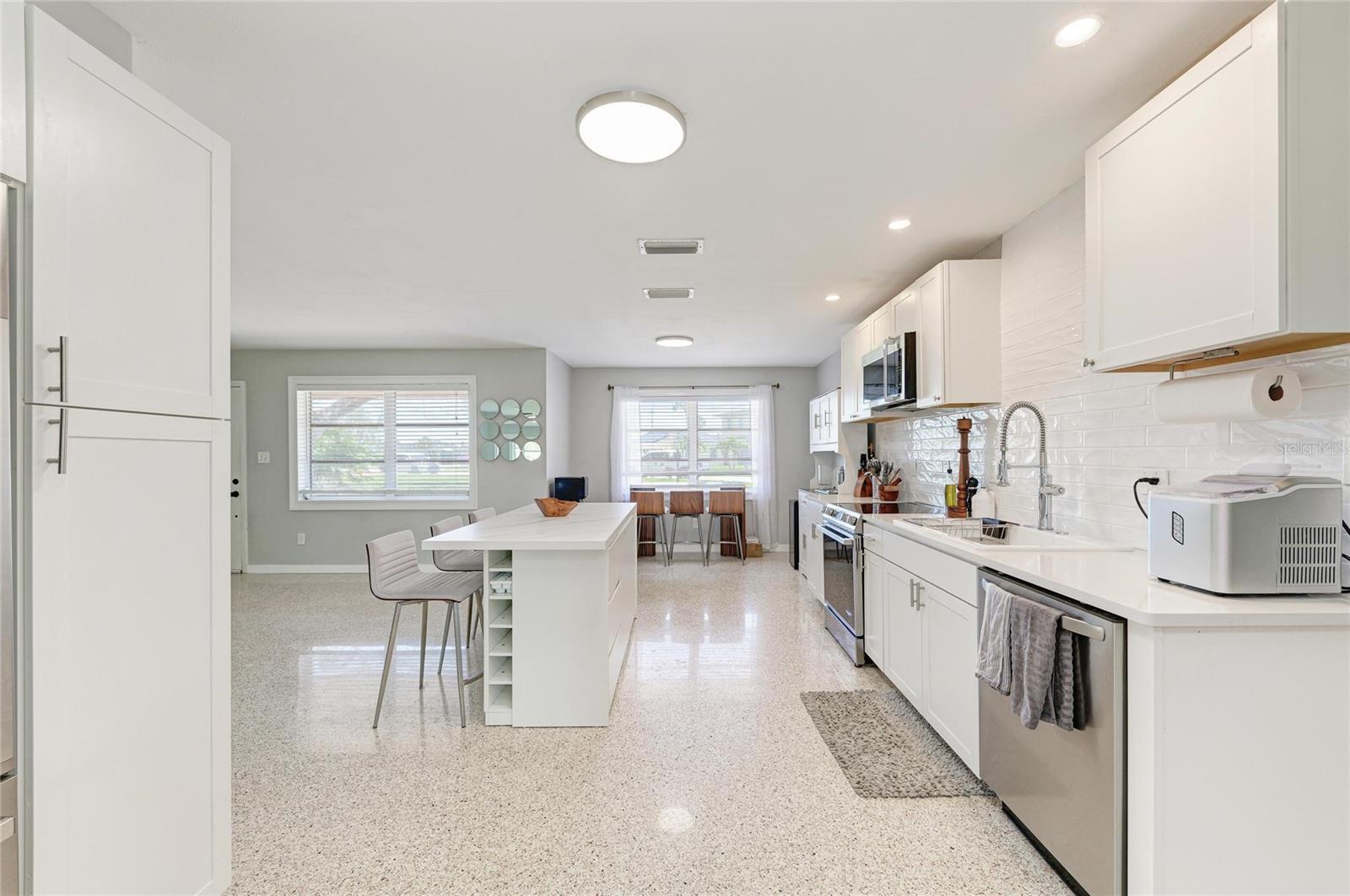 302 DONA DR — photo 26