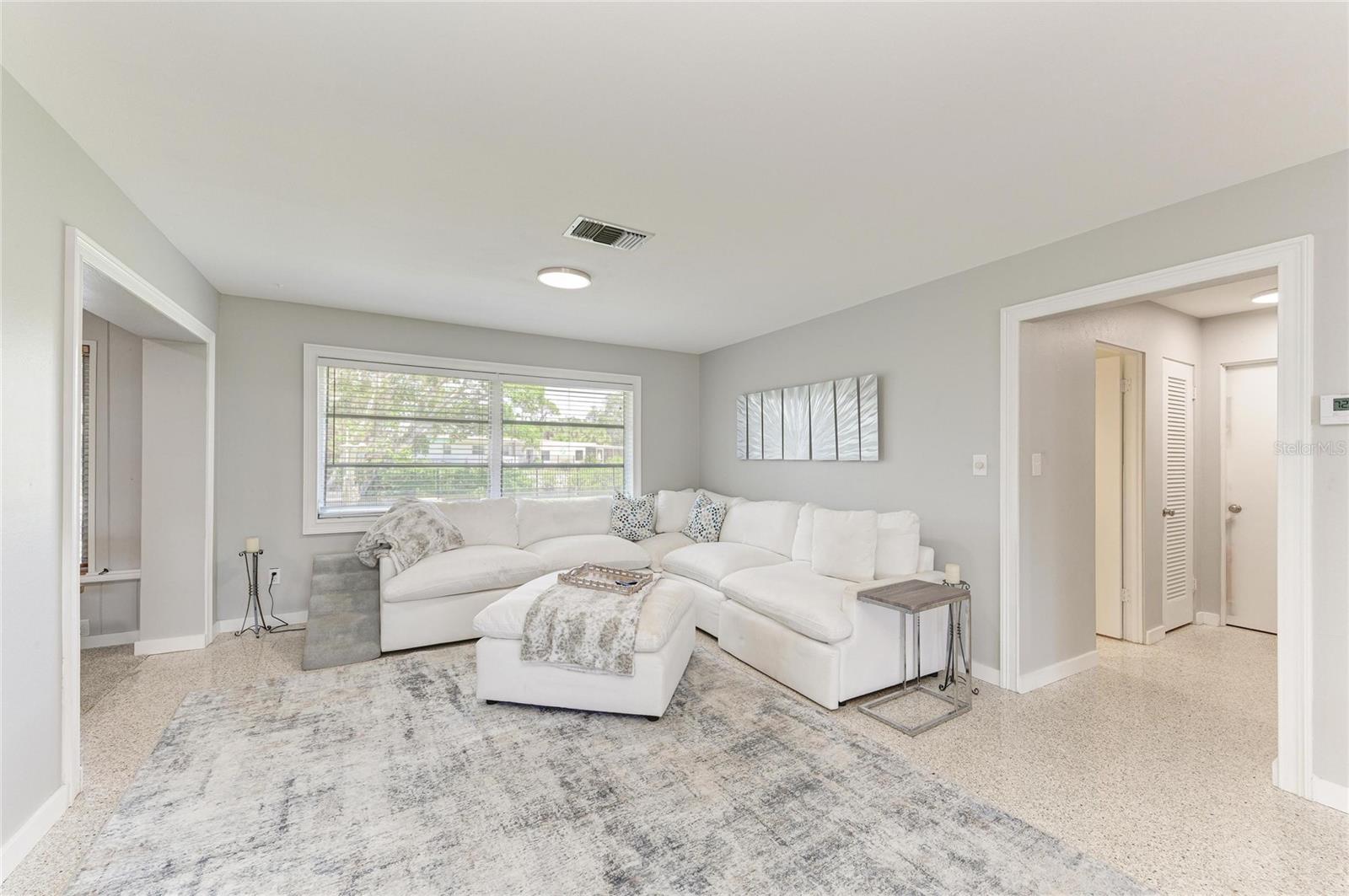 302 DONA DR — photo 24