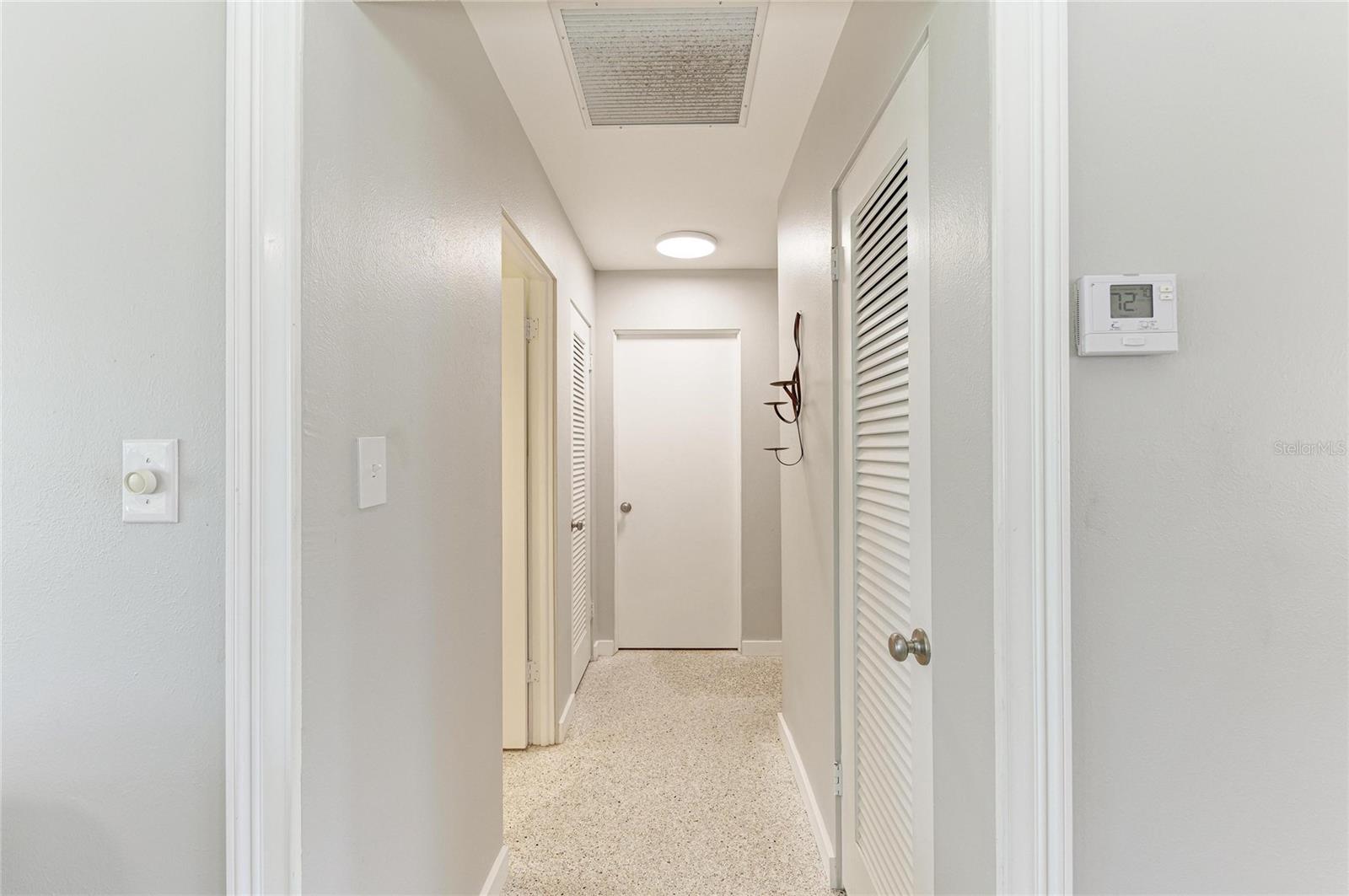302 DONA DR — photo 46
