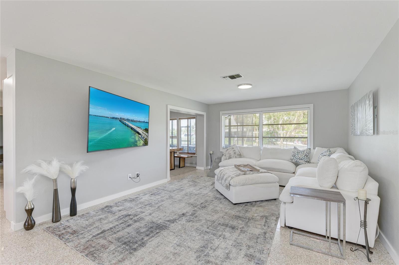 302 DONA DR — photo 22