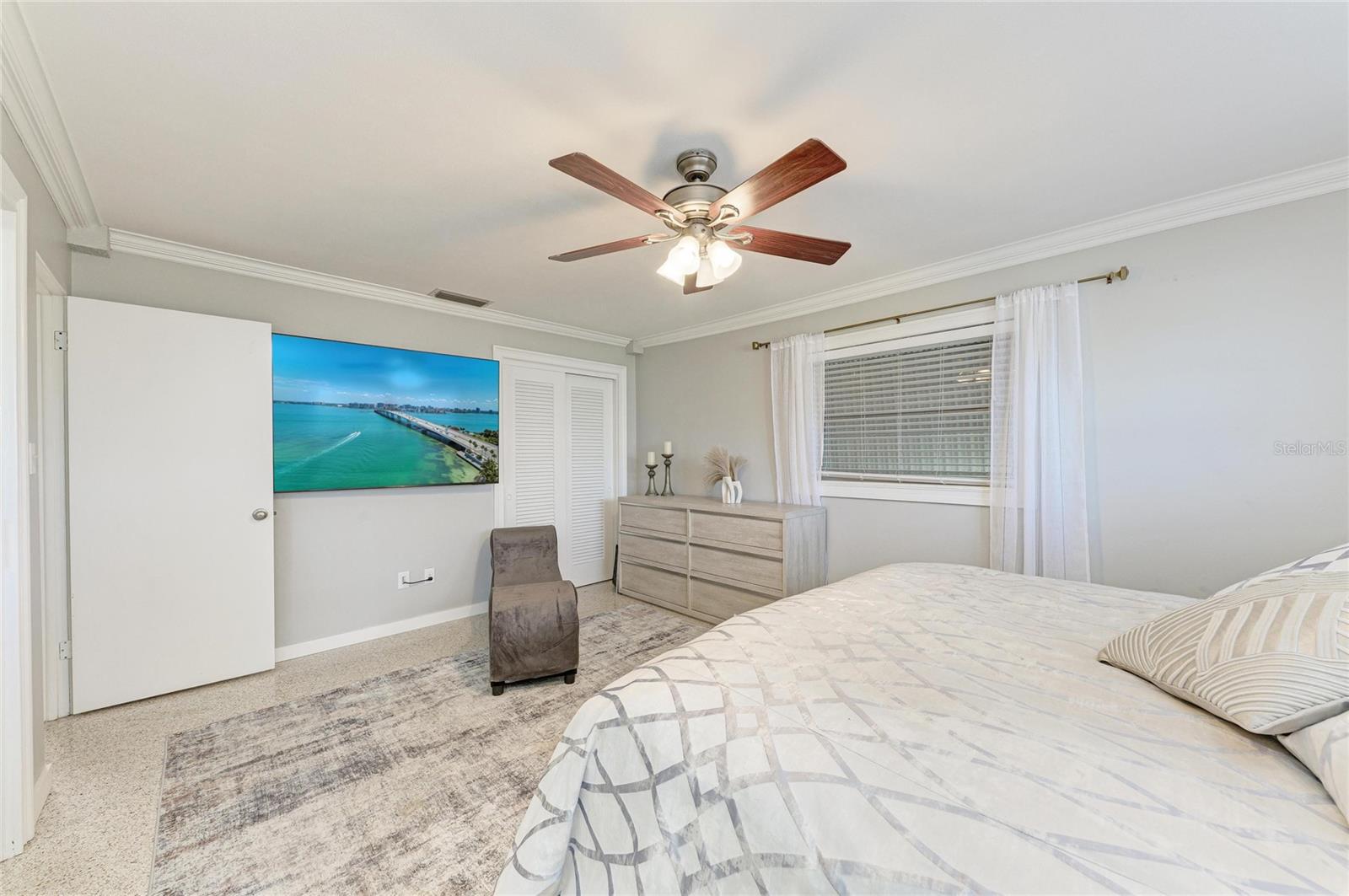 302 DONA DR — photo 50