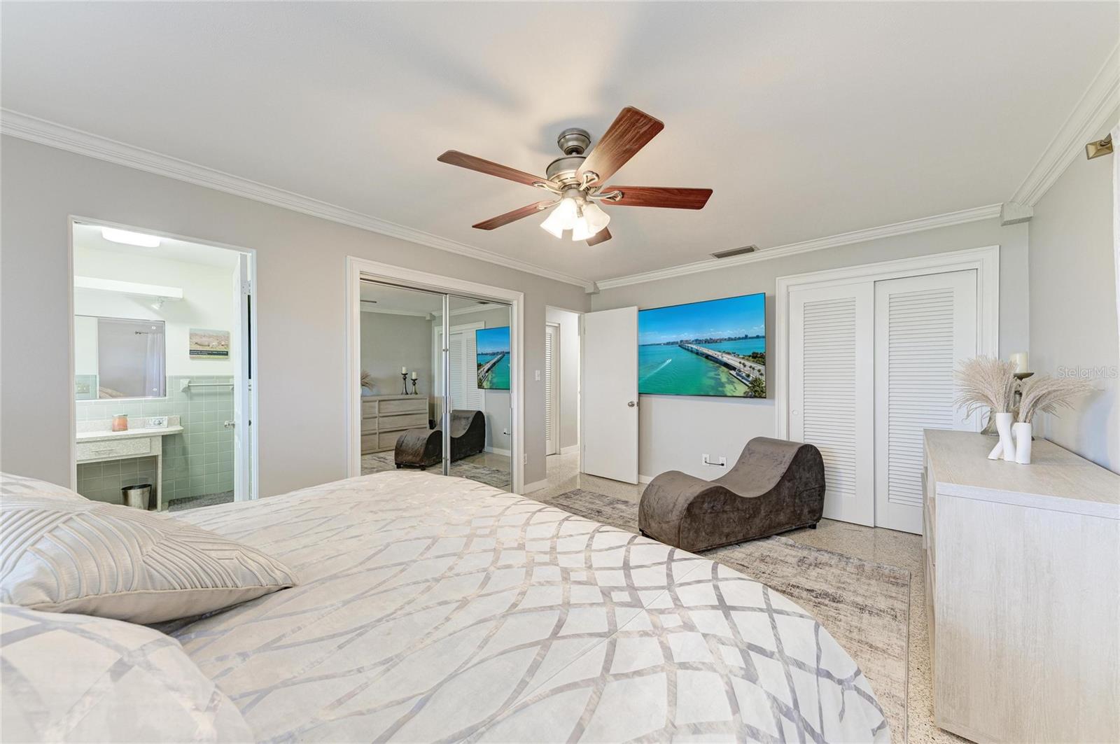302 DONA DR — photo 49