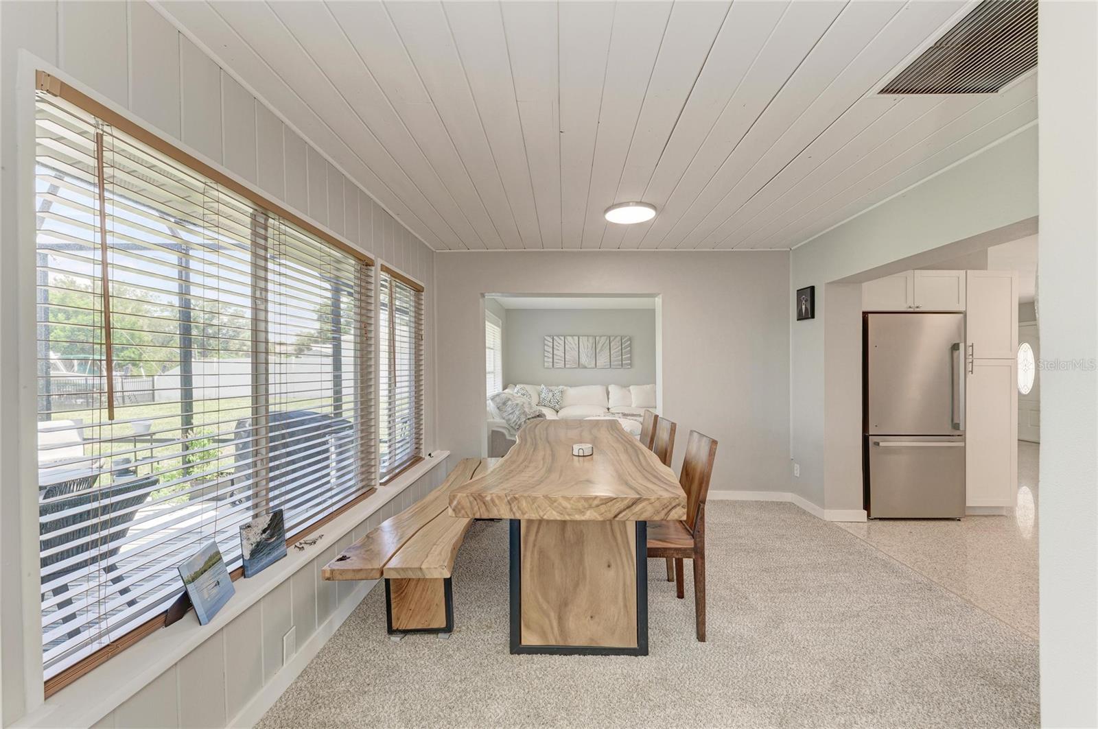 302 DONA DR — photo 8