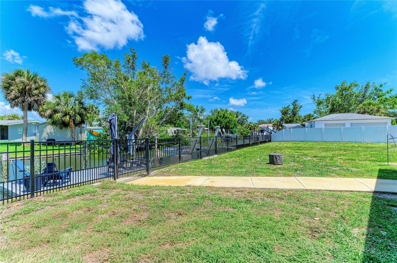 302 DONA DR — photo 36