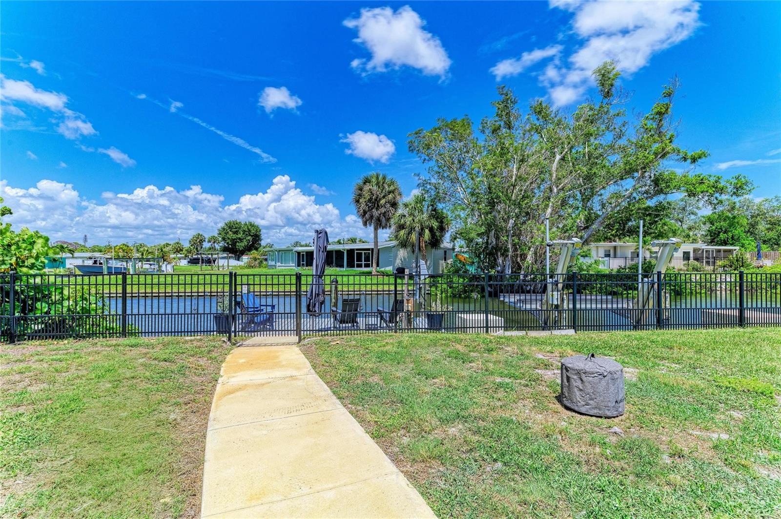 302 DONA DR — photo 5