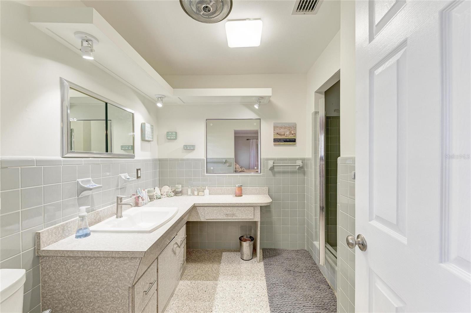 302 DONA DR — photo 51