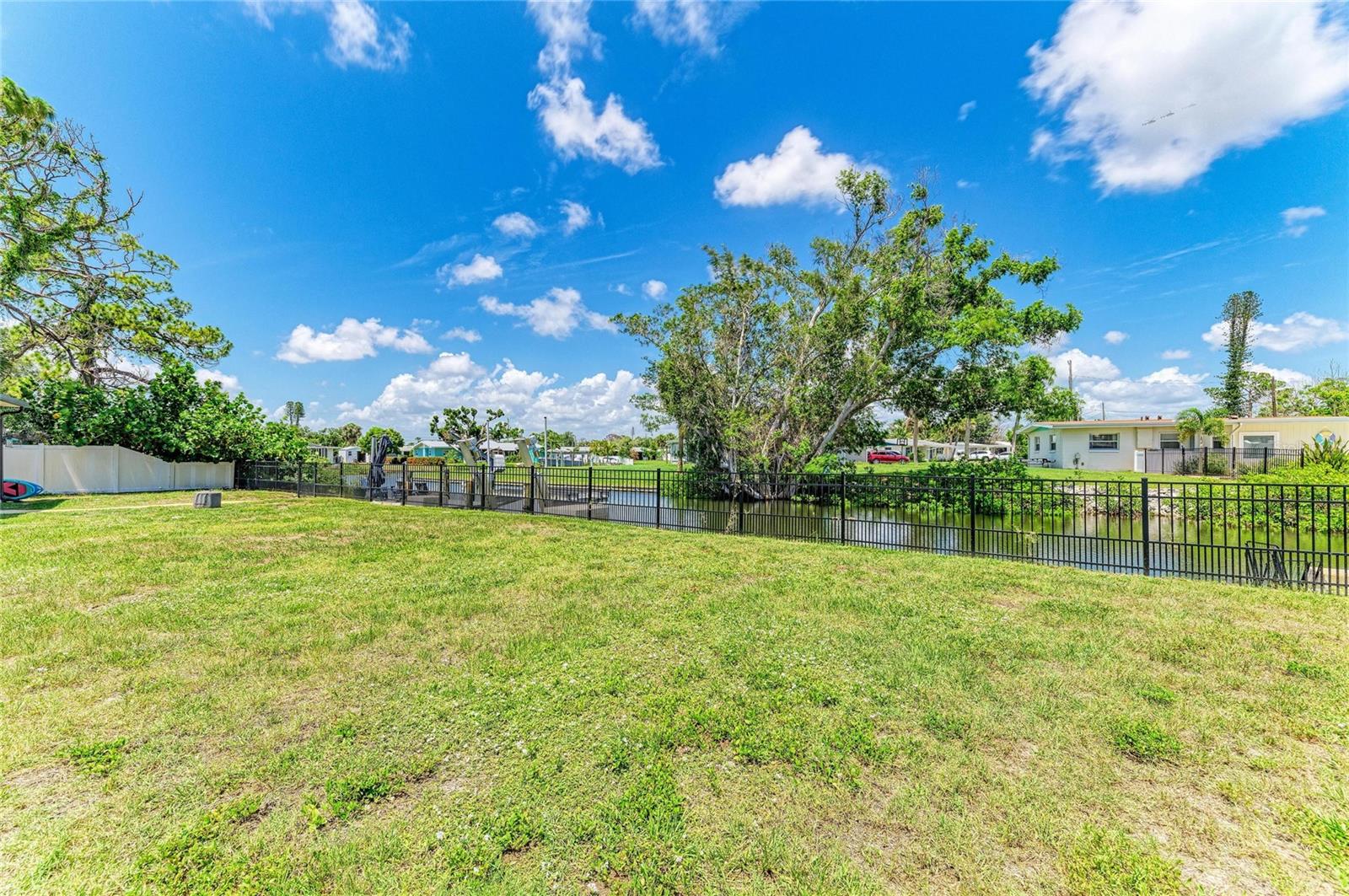 302 DONA DR — photo 39