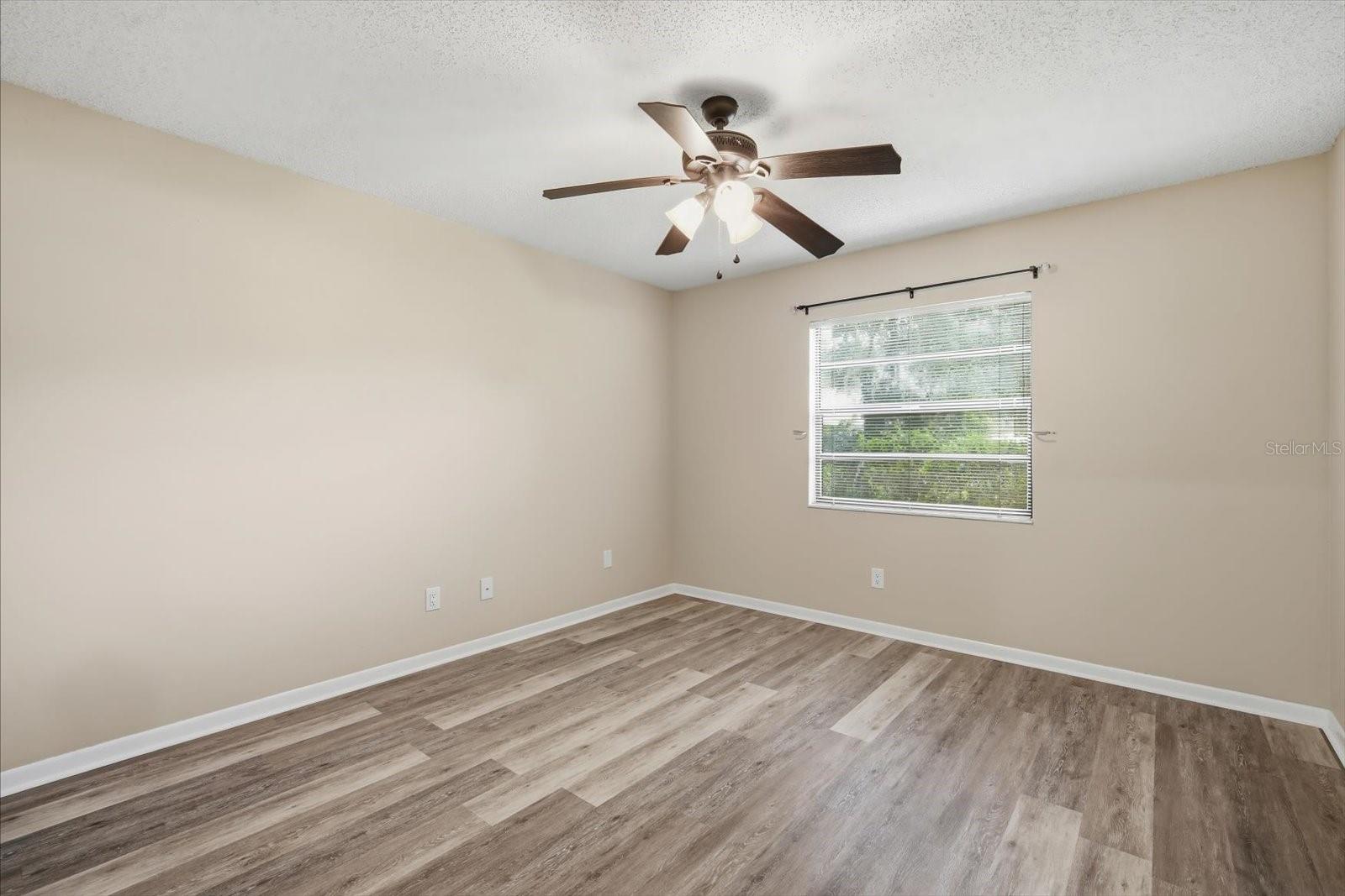 1405 LAUREL CT — photo 29
