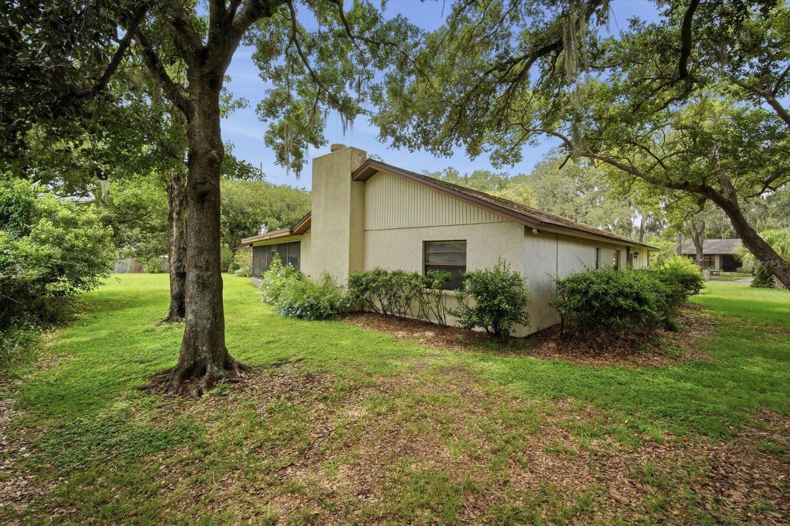 1405 LAUREL CT — photo 32