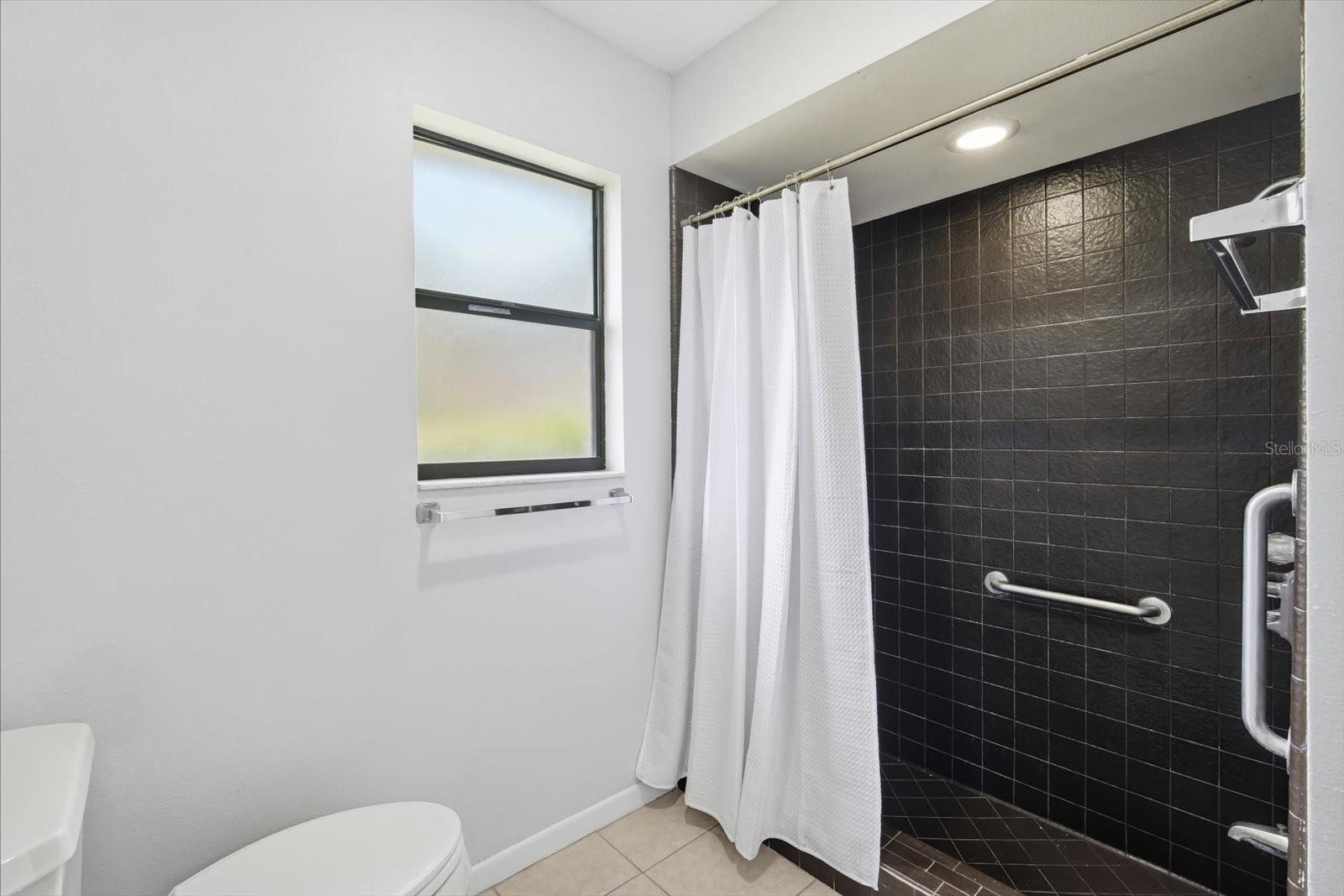 1405 LAUREL CT — photo 18