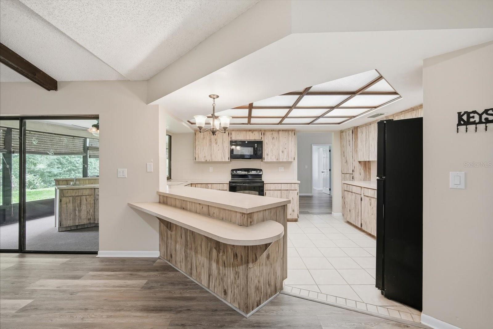 1405 LAUREL CT — photo 12