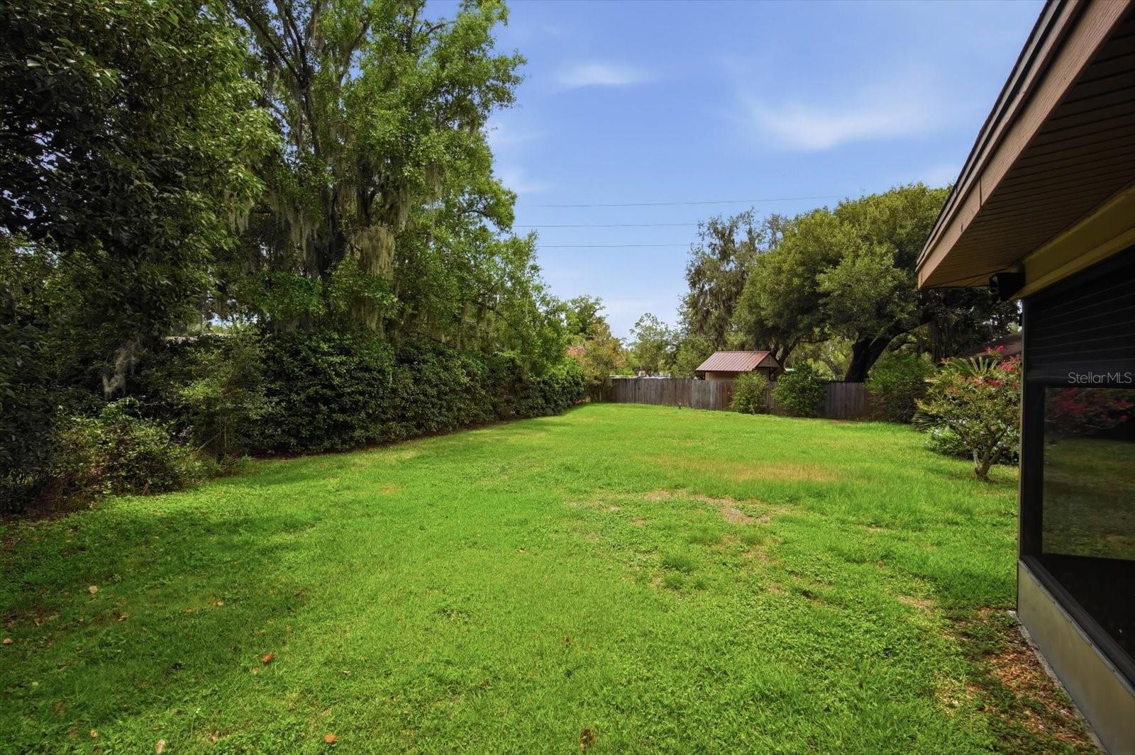 1405 LAUREL CT — photo 33
