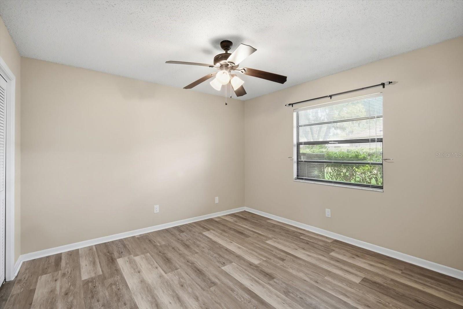1405 LAUREL CT — photo 27