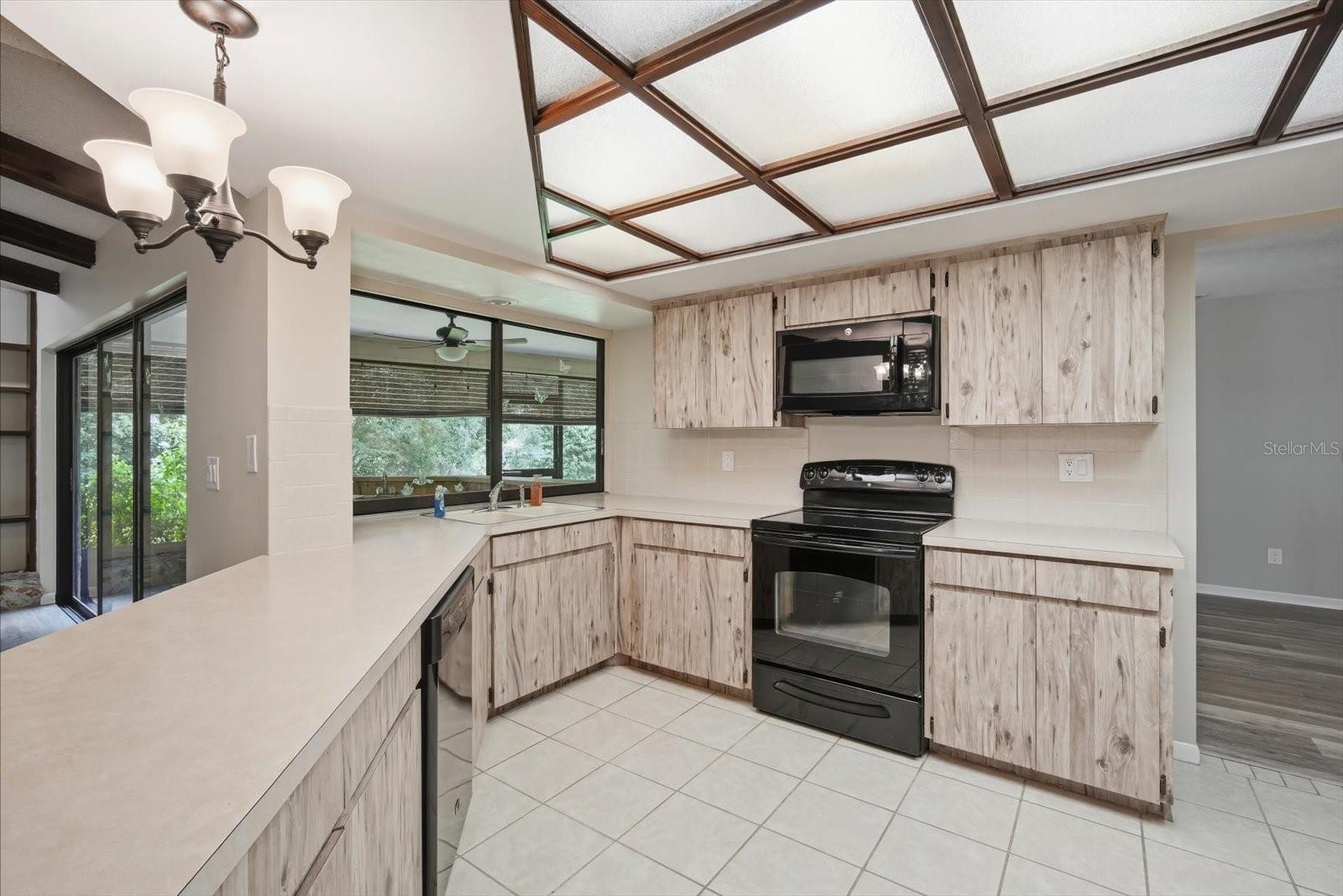1405 LAUREL CT — photo 10