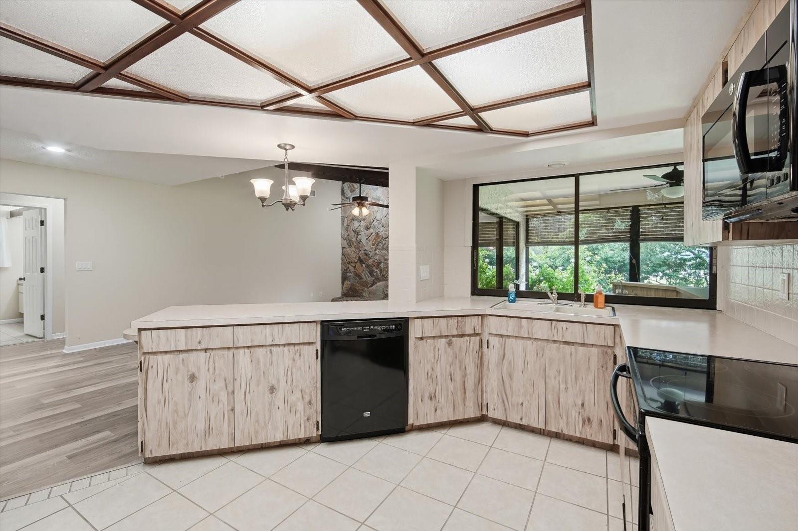1405 LAUREL CT — photo 9