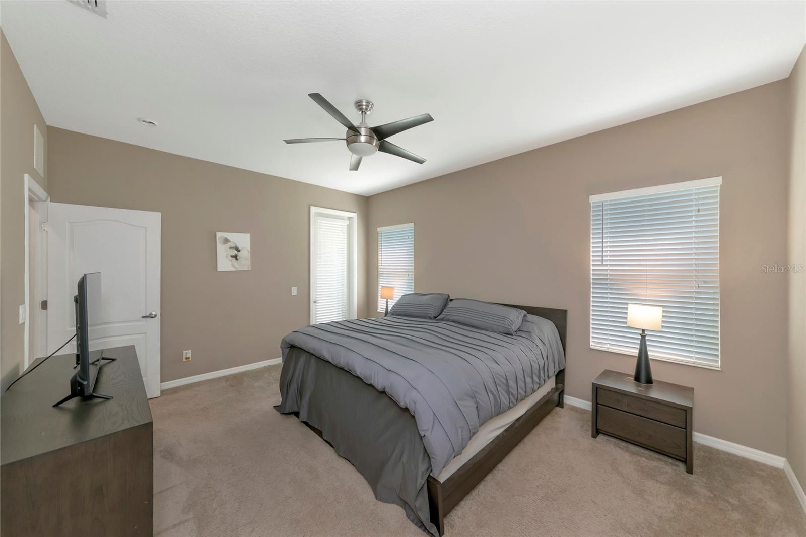 4930 NEWPORT NEWS CIR — photo 12