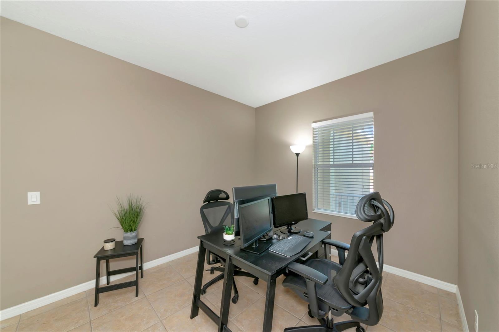 4930 NEWPORT NEWS CIR — photo 21