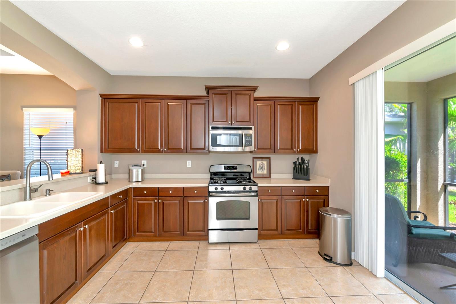 4930 NEWPORT NEWS CIR — photo 7