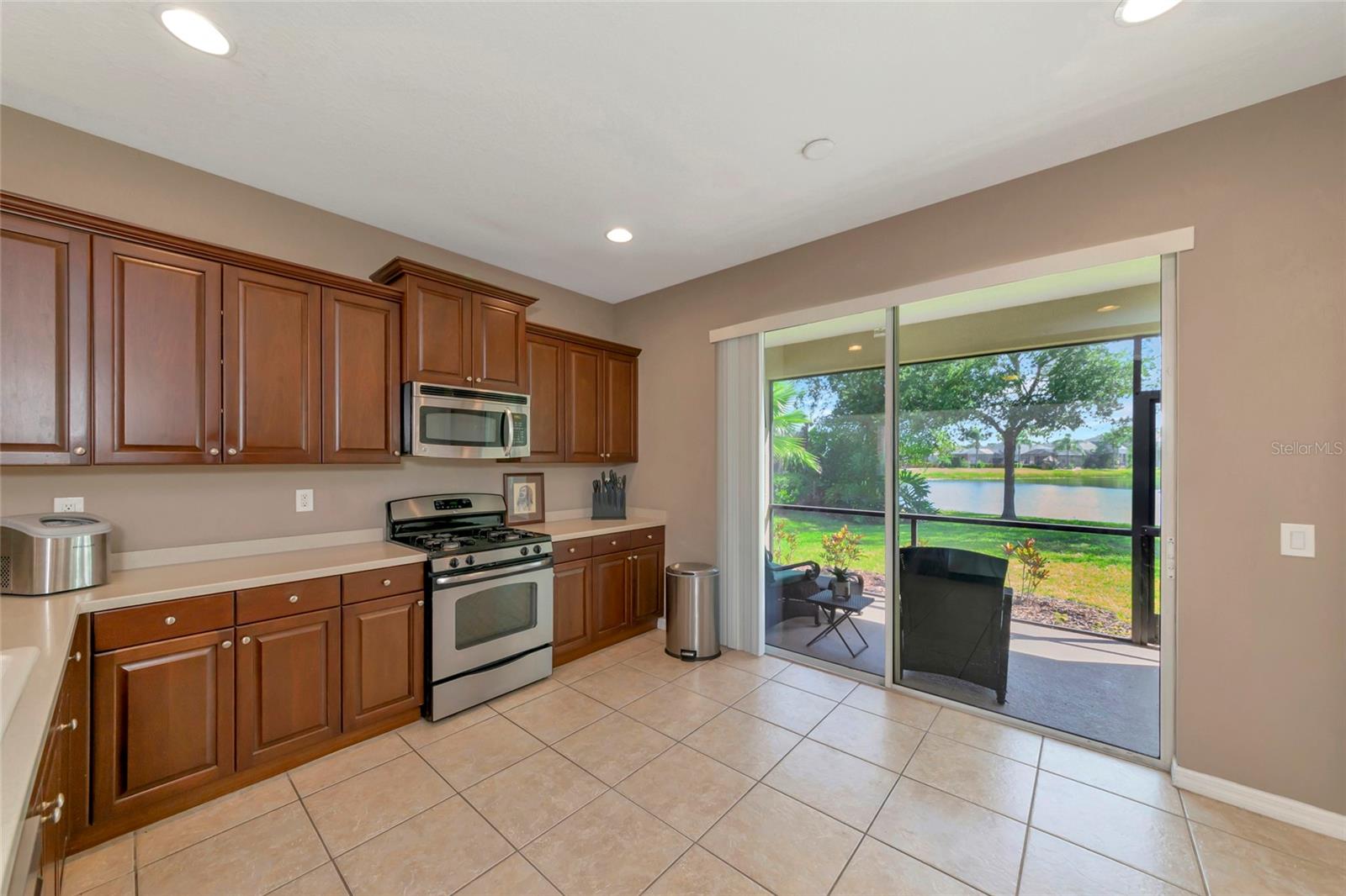 4930 NEWPORT NEWS CIR — photo 8