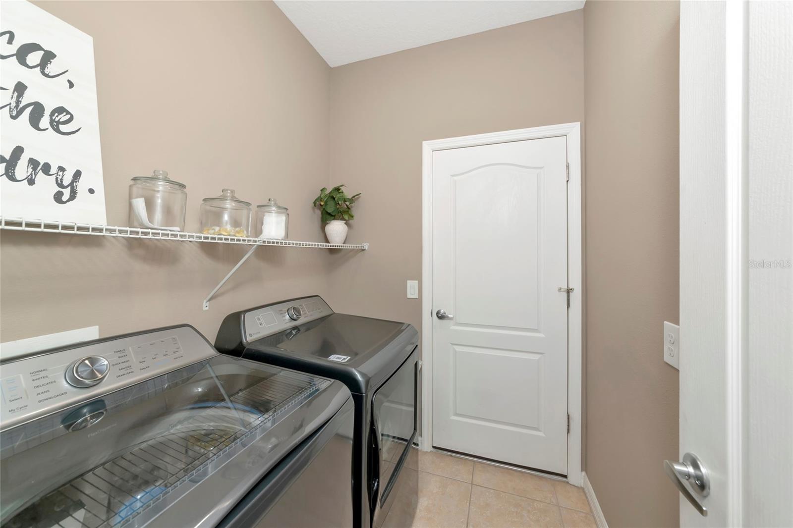 4930 NEWPORT NEWS CIR — photo 22