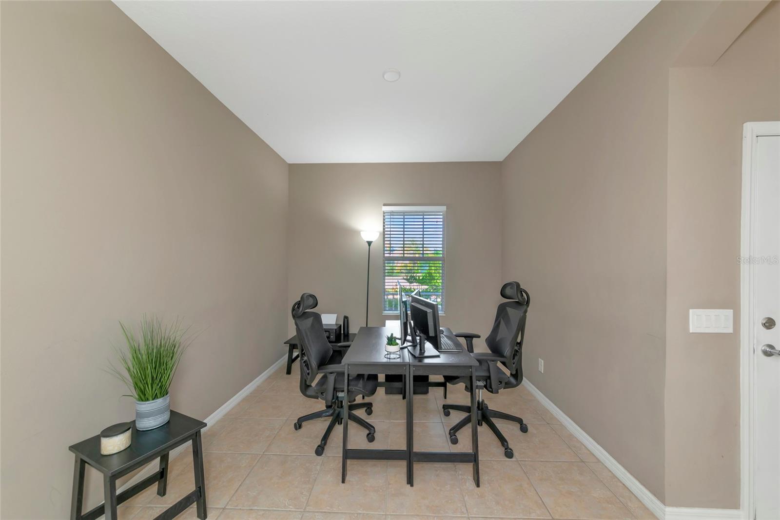 4930 NEWPORT NEWS CIR — photo 20