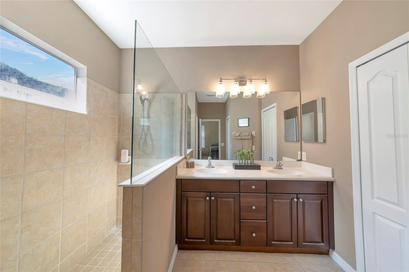 4930 NEWPORT NEWS CIR — photo 15