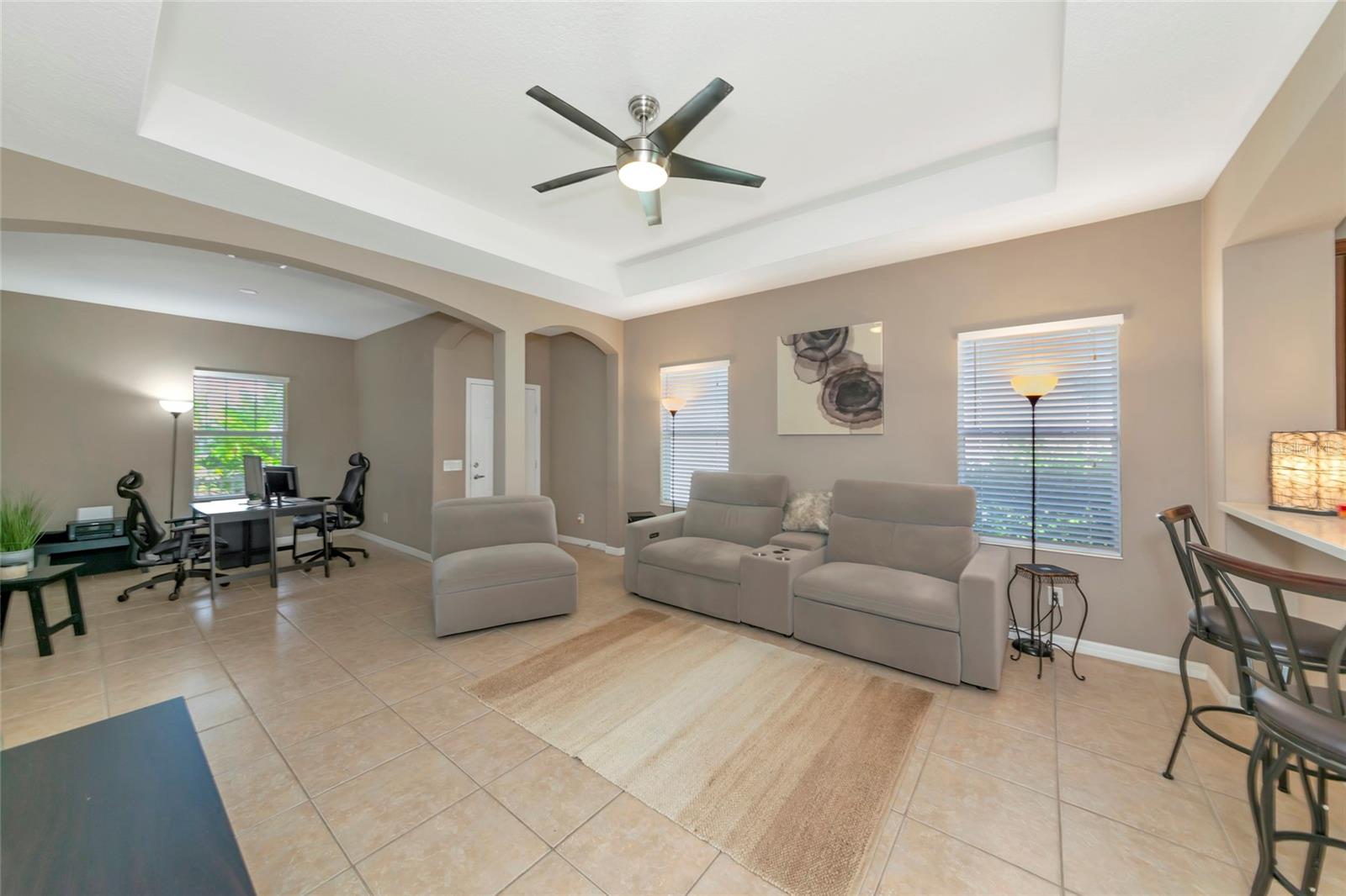 4930 NEWPORT NEWS CIR — photo 4