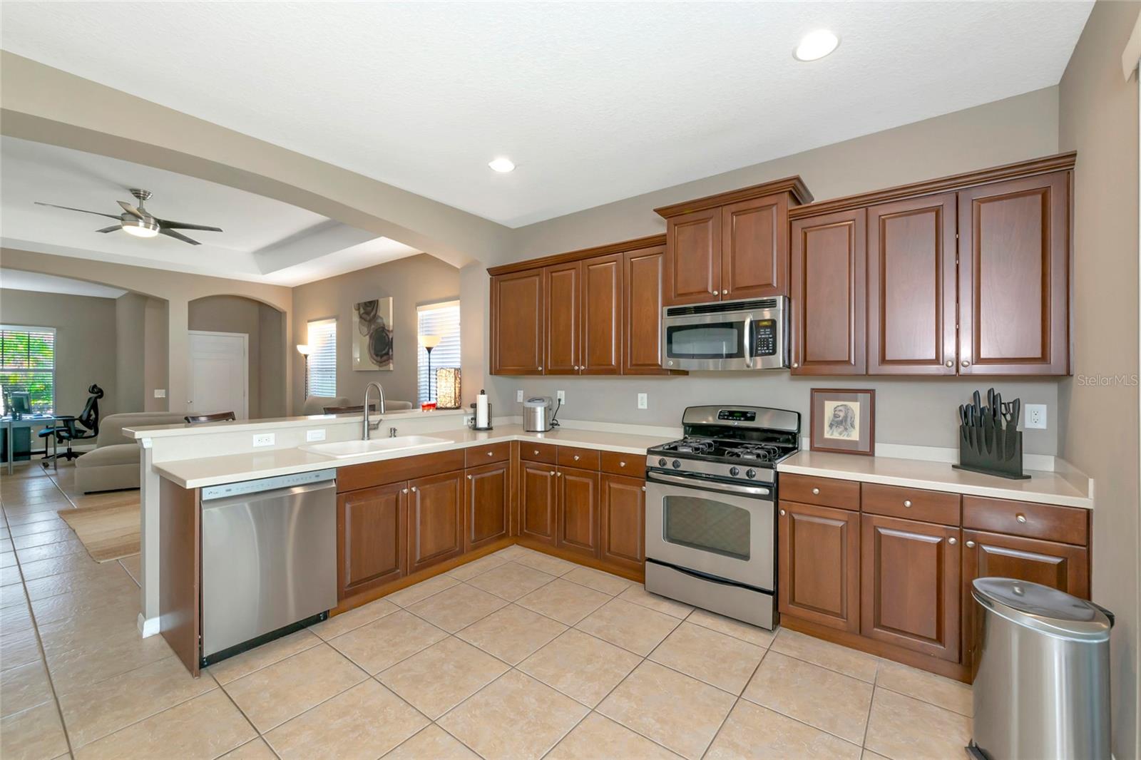 4930 NEWPORT NEWS CIR — photo 6