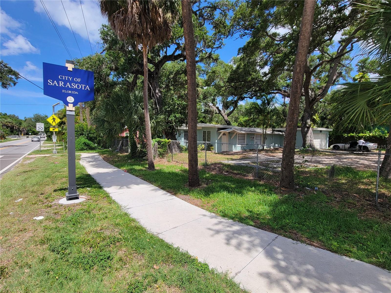 1375 MYRTLE ST — photo 2