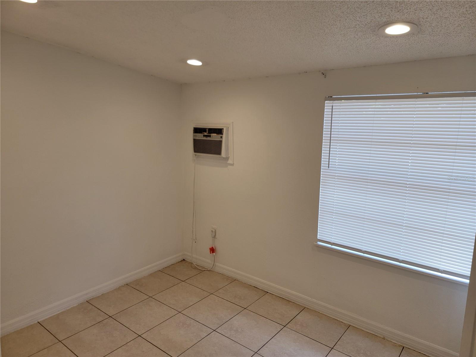 1375 MYRTLE ST — photo 30