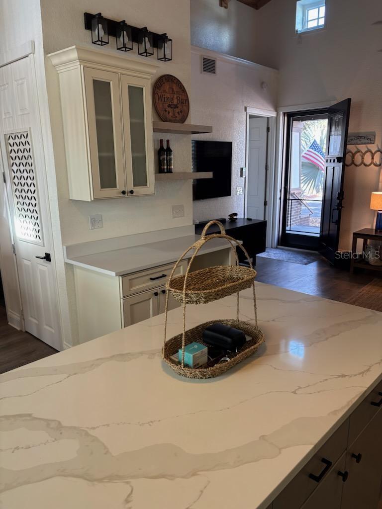 525 LEXINGTON ST — photo 8