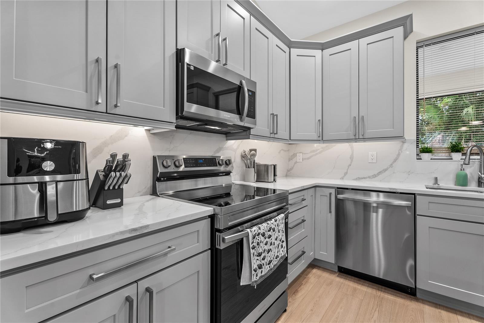 12125 MADRID AVE — photo 21