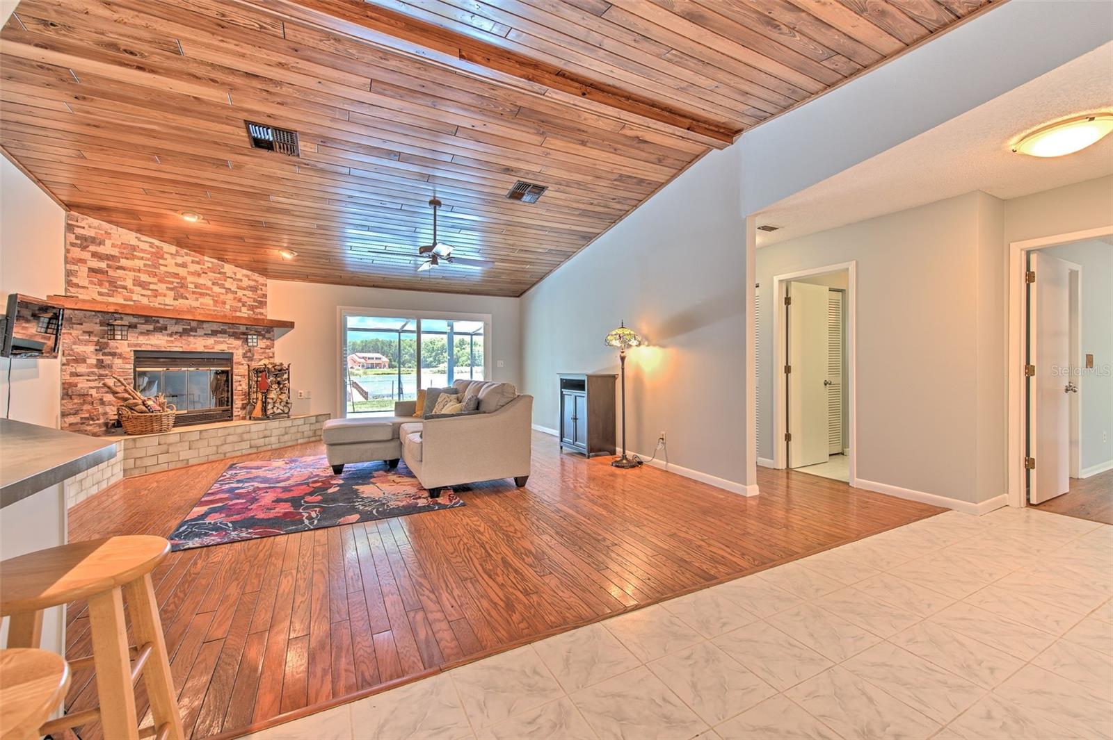 2459 SHOREWOOD LN — photo 16