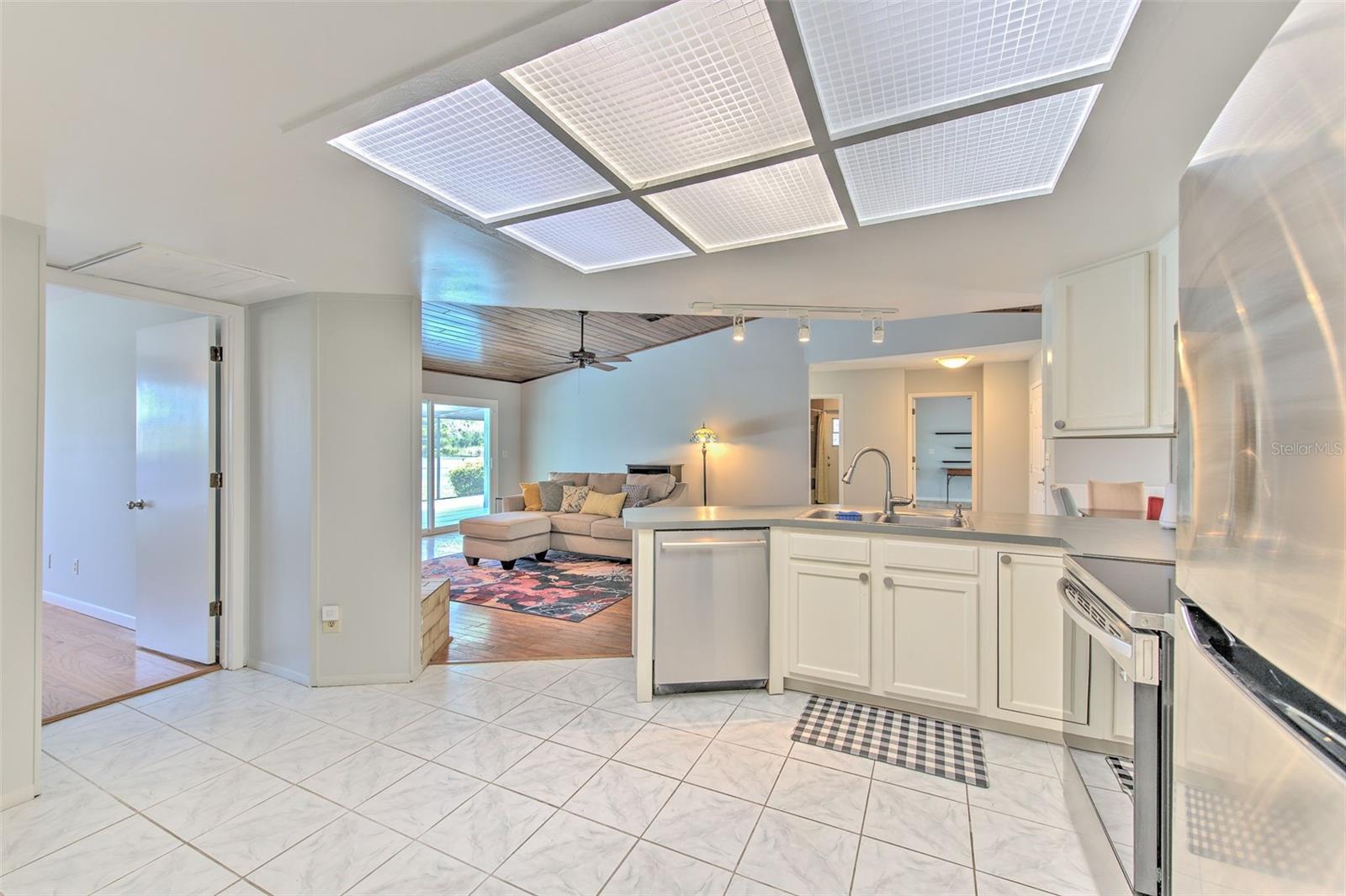 2459 SHOREWOOD LN — photo 18