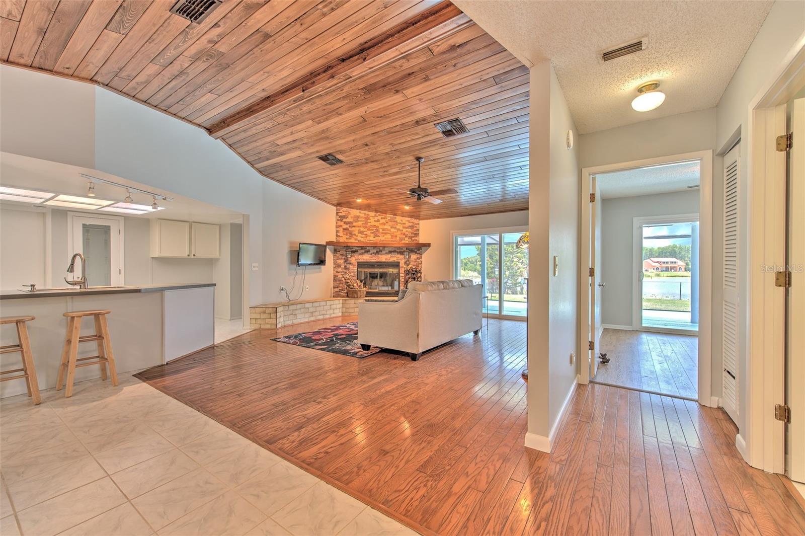 2459 SHOREWOOD LN — photo 14