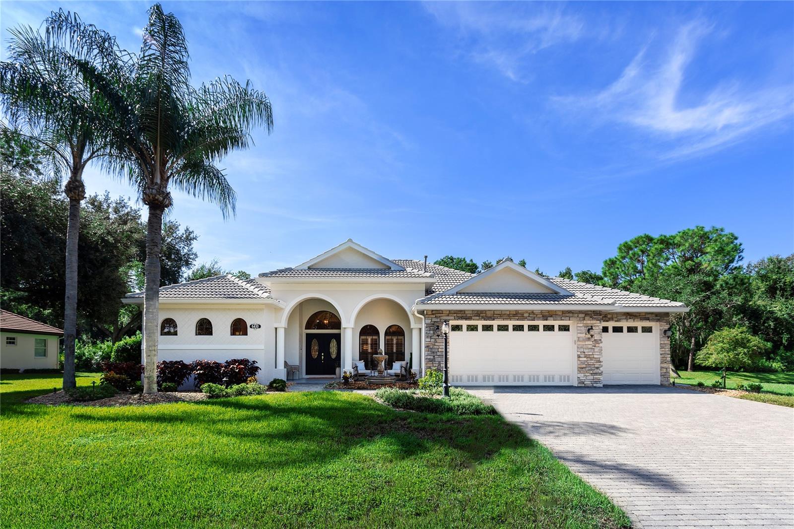 6410 BUTLERS CREST DR — photo 2