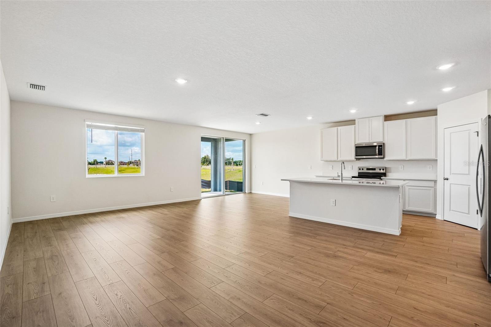13684 UMBER FOREST ST — photo 10