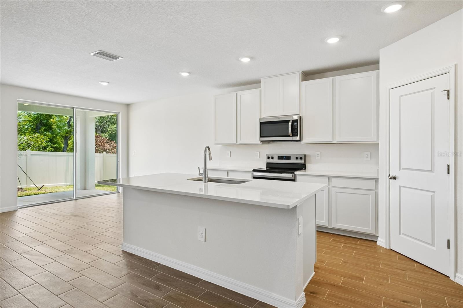 13755 UMBER FOREST ST — photo 7
