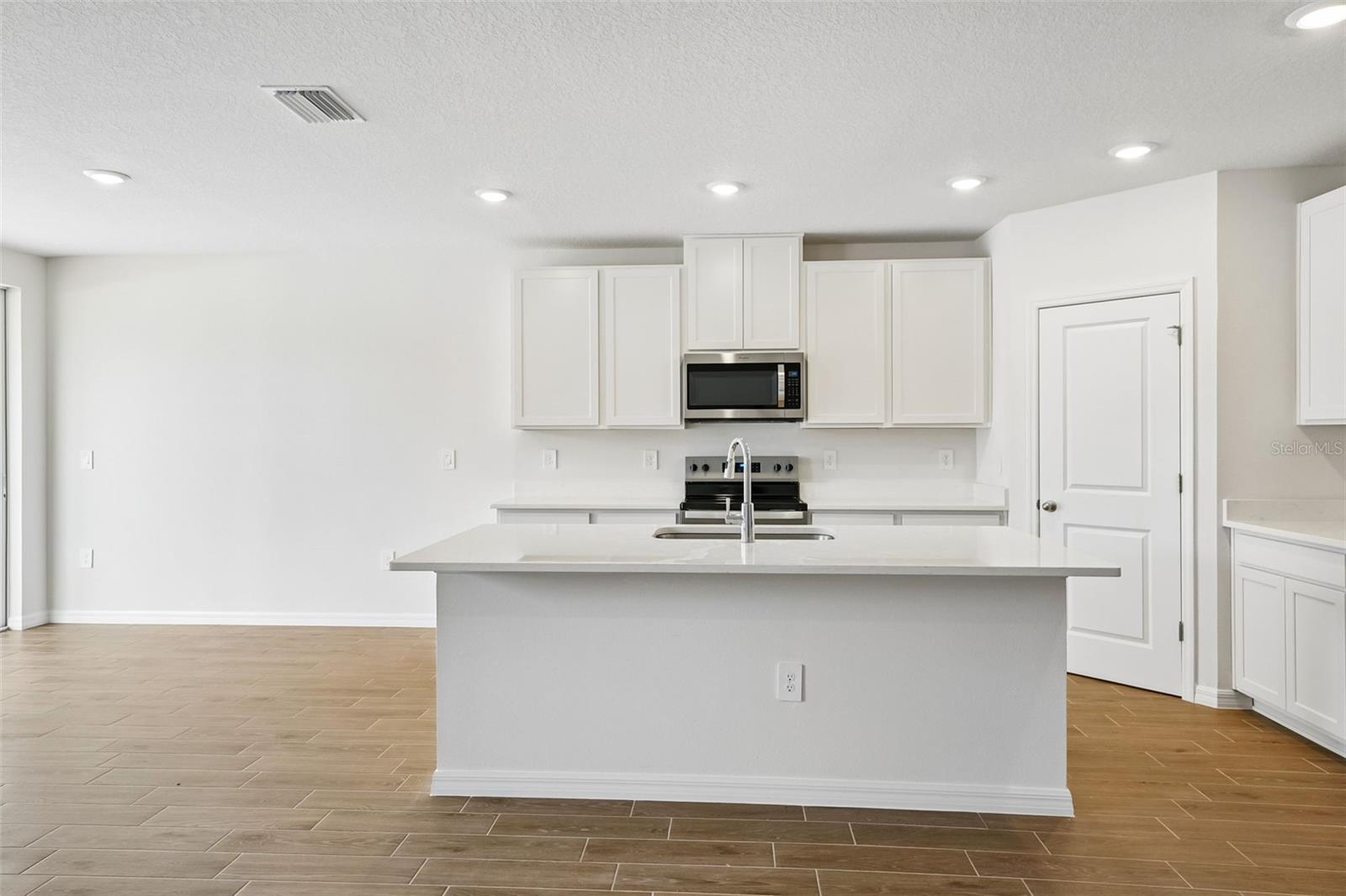 13755 UMBER FOREST ST — photo 9
