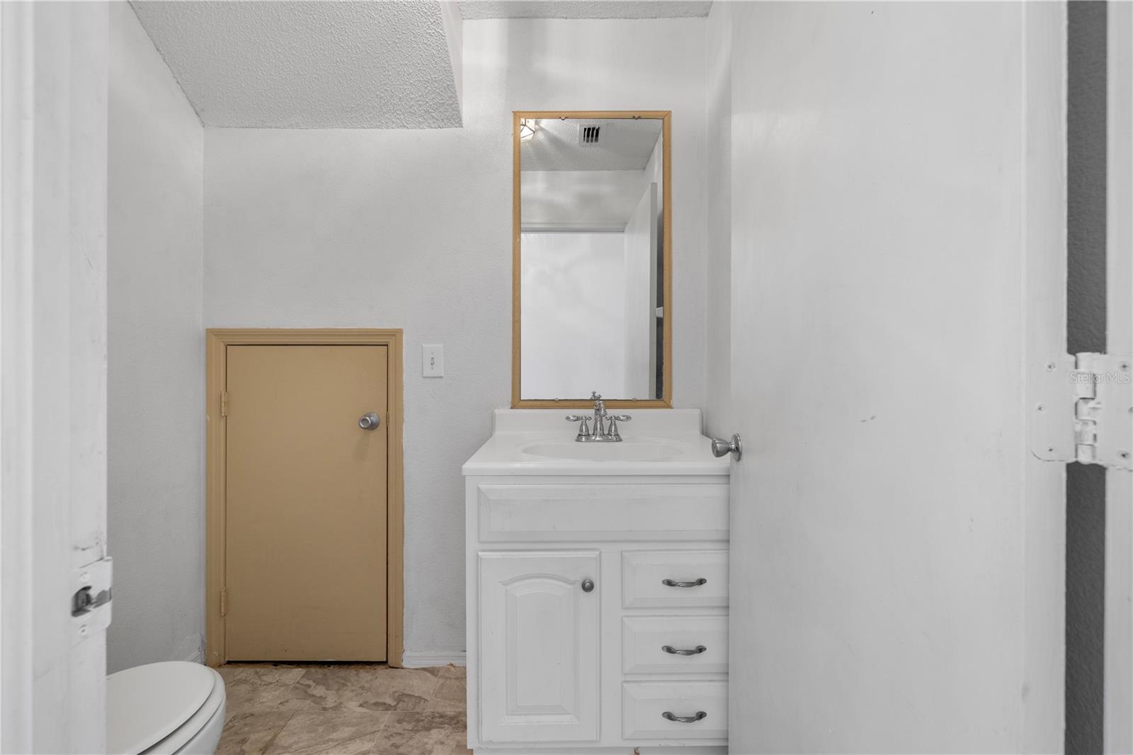 1907 FLUORSHIRE DR — photo 34