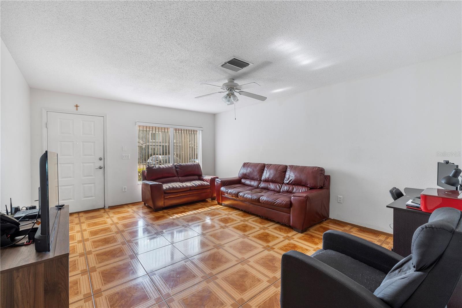 1907 FLUORSHIRE DR — photo 9