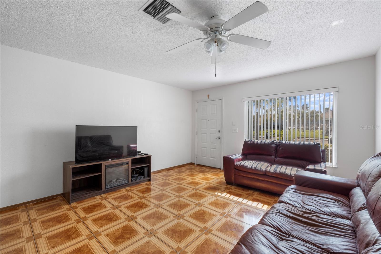 1907 FLUORSHIRE DR — photo 11