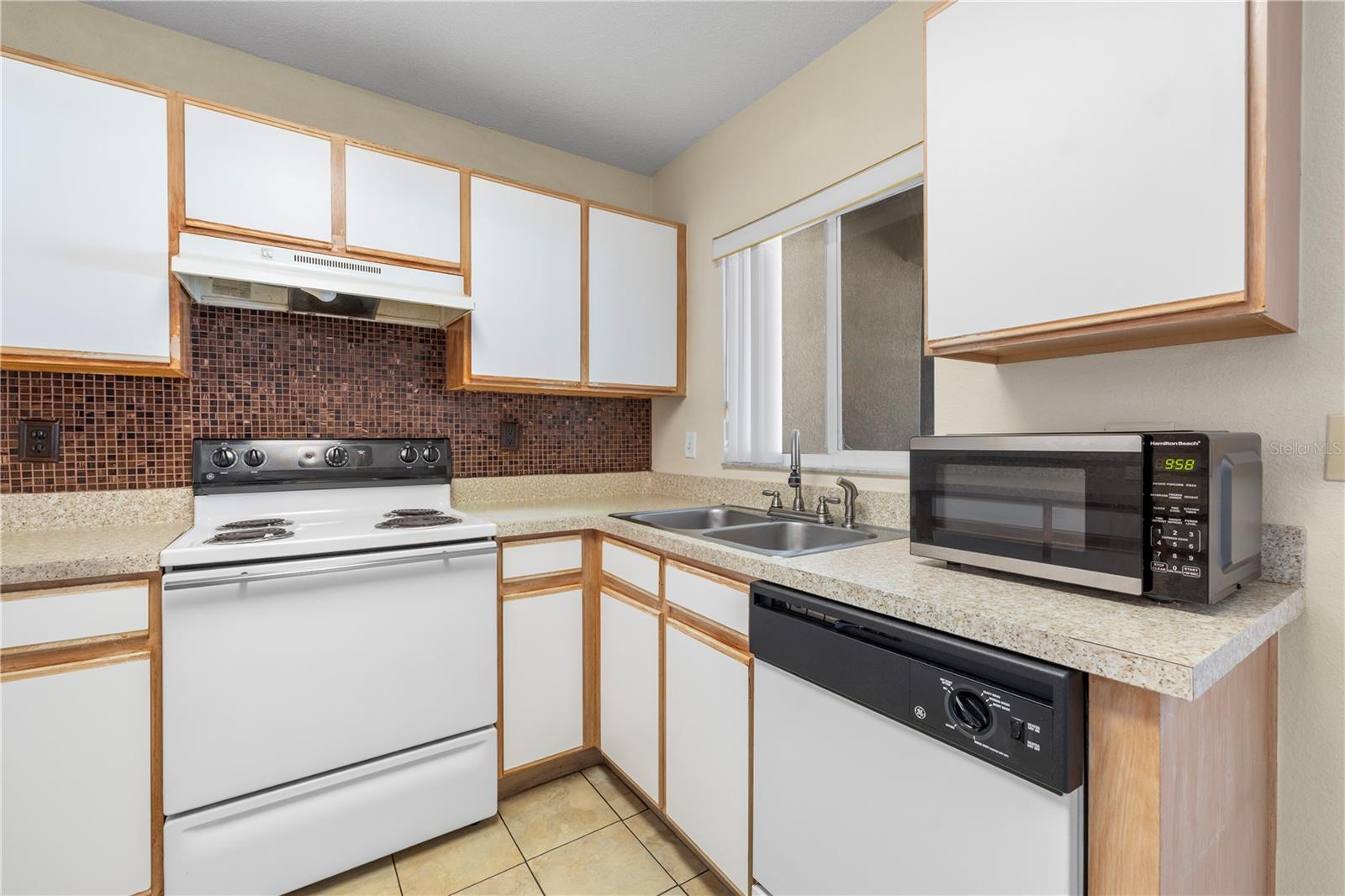 1907 FLUORSHIRE DR — photo 14