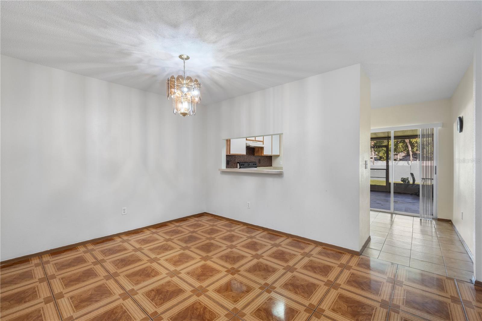 1907 FLUORSHIRE DR — photo 18