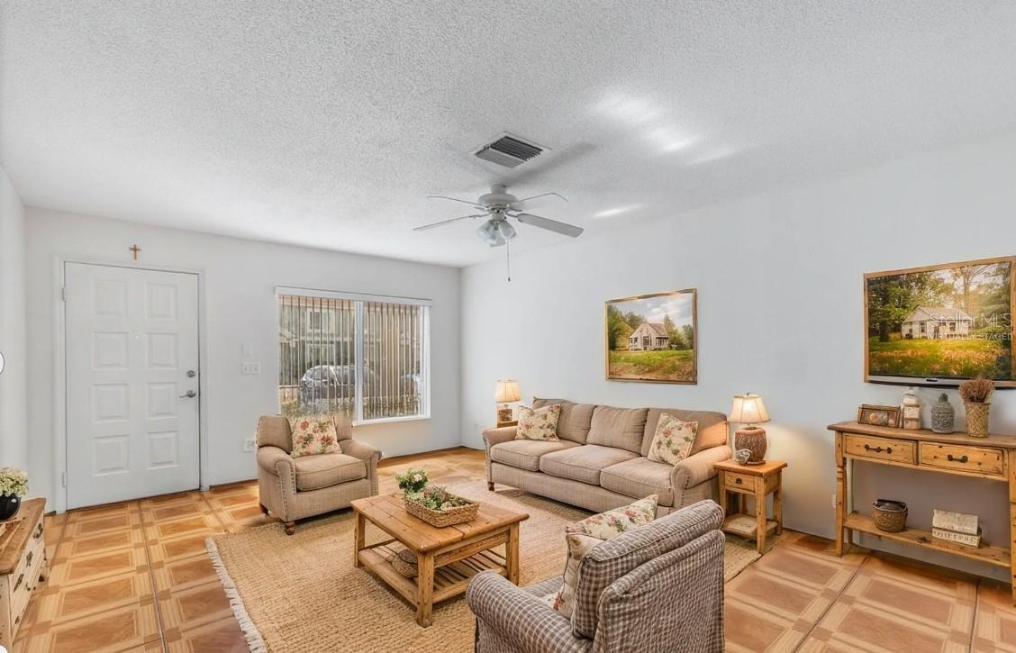 1907 FLUORSHIRE DR — photo 2