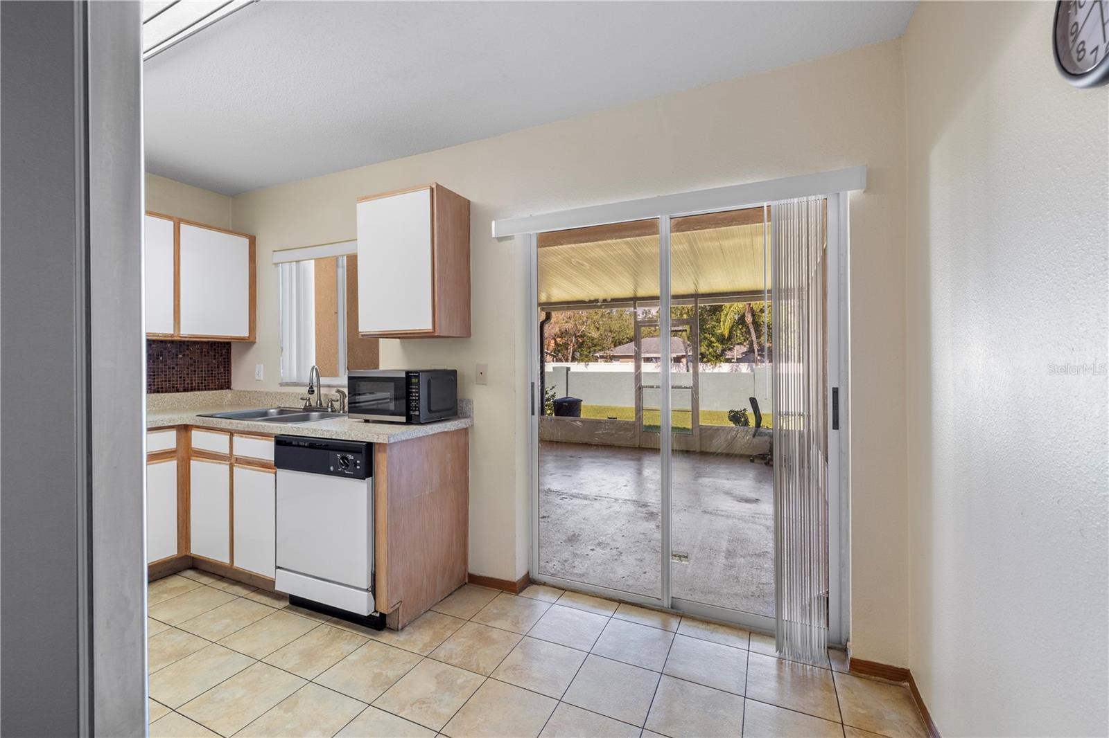 1907 FLUORSHIRE DR — photo 20