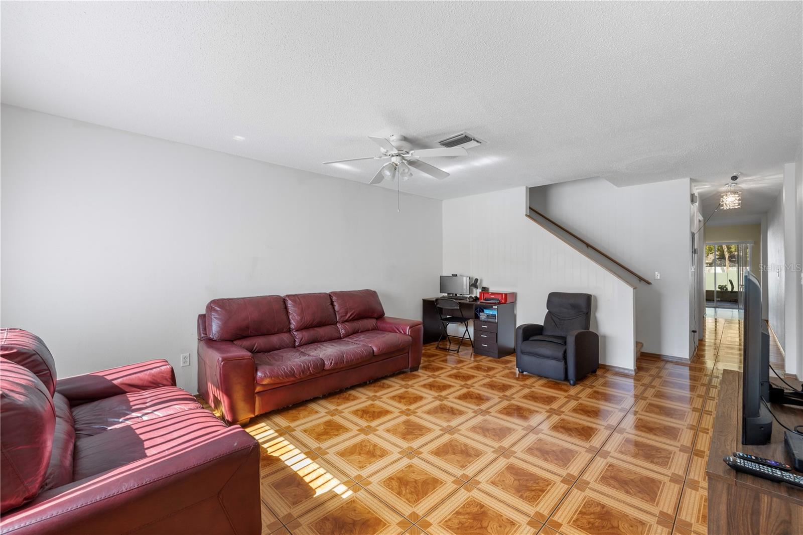 1907 FLUORSHIRE DR — photo 8