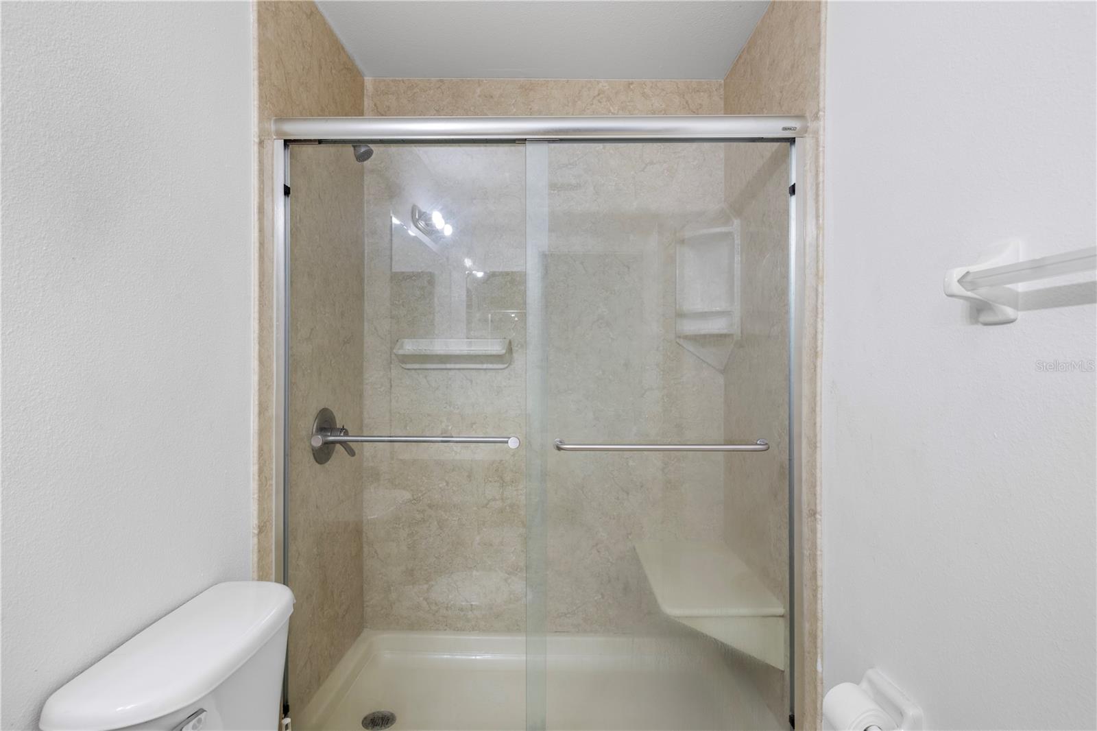 1907 FLUORSHIRE DR — photo 32