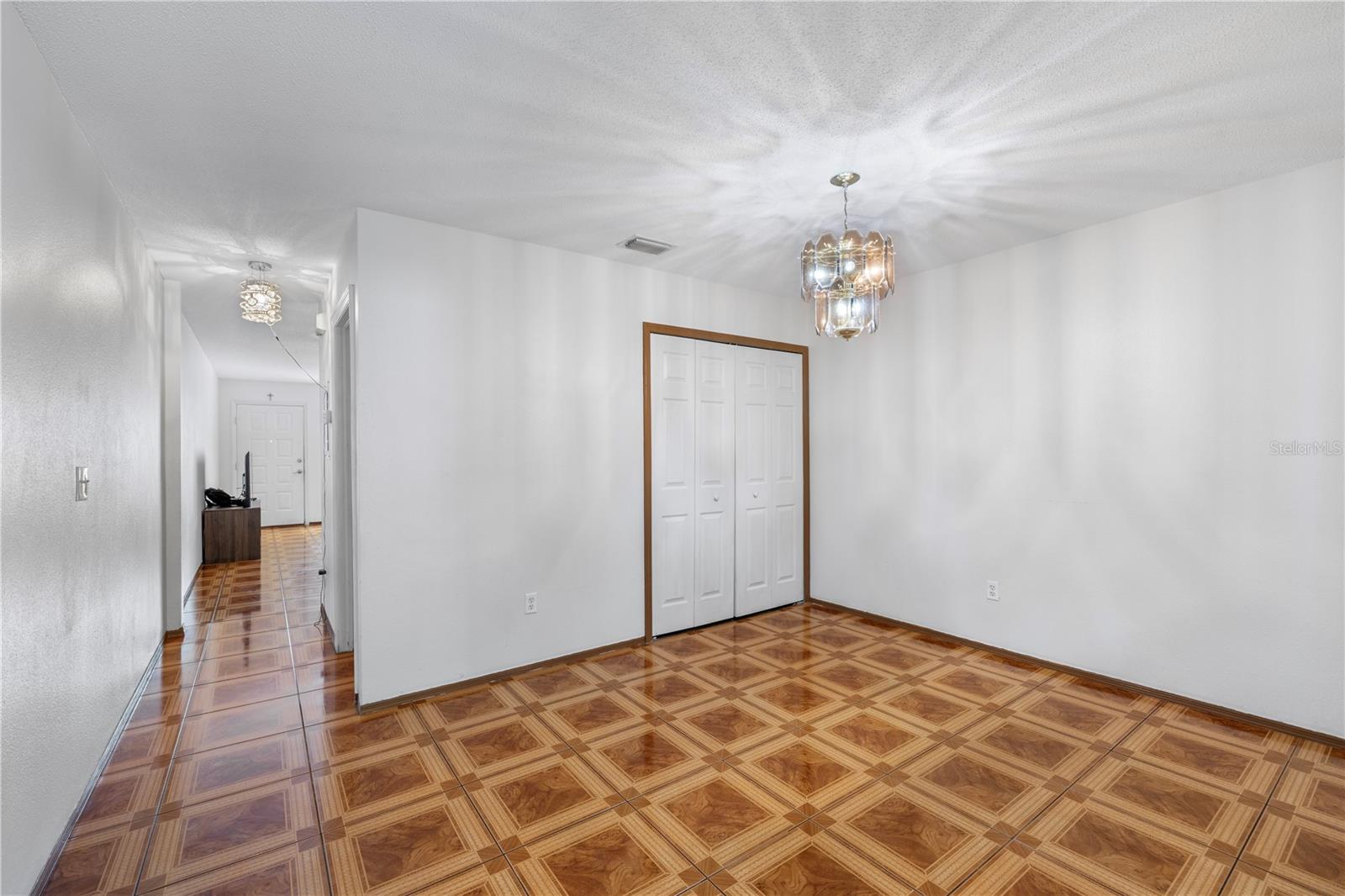 1907 FLUORSHIRE DR — photo 17